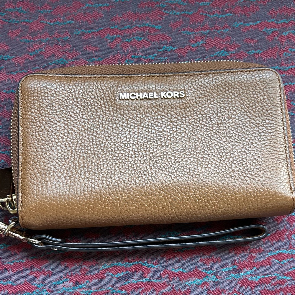 Michael Kors (retails $220) Tan Leather wallet wristlet EUC
